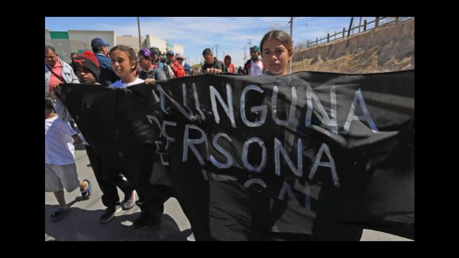 Decenas de migrantes reclaman justicia a López Obrador en norte de México