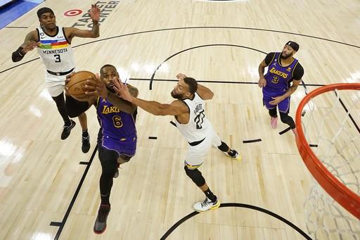 Lakers vencen a Wolves y los rebasan en el Oeste