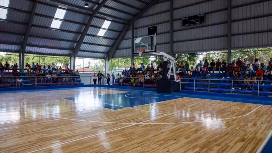 Abinader entrega varias obras deportivas en La Romana y La Altagracia