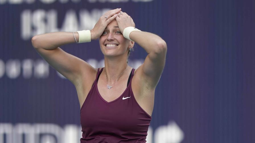 Kvitova descarrila a Rybakina y es monarca en Miami