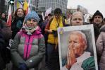 Marchas en defensa de Juan Pablo II tras documental