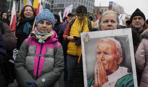 Marchas en defensa de Juan Pablo II tras documental