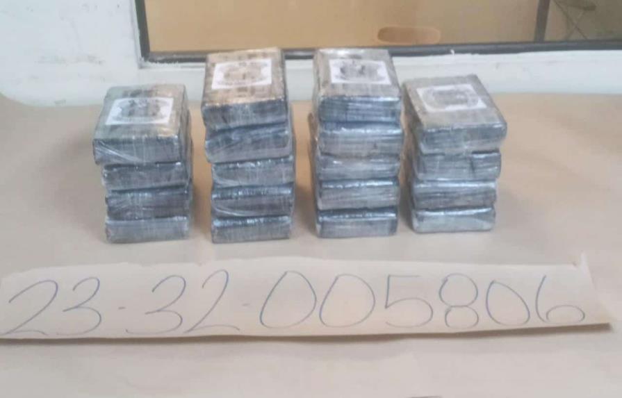 Ocupan 18 paquetes de cocaína y arrestan a tres hombres en Los Alcarrizos