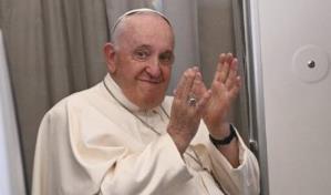 El papa dialoga sin tabúes con jóvenes sobre el aborto o el porno en un documental