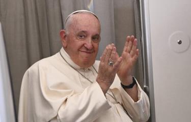 El papa dialoga sin tabúes con jóvenes sobre el aborto o el porno en un documental