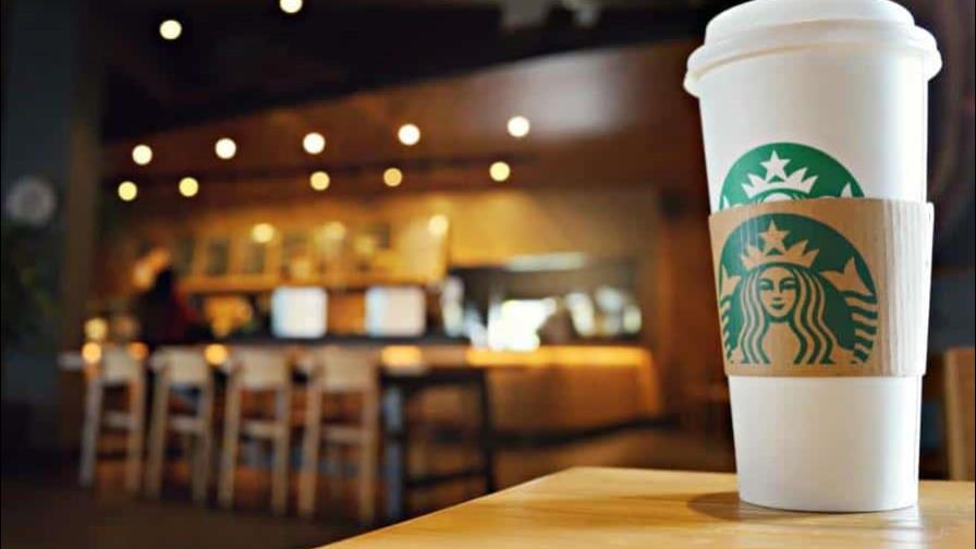 Accionistas de Starbucks aprueban evaluación externa por prácticas laborales