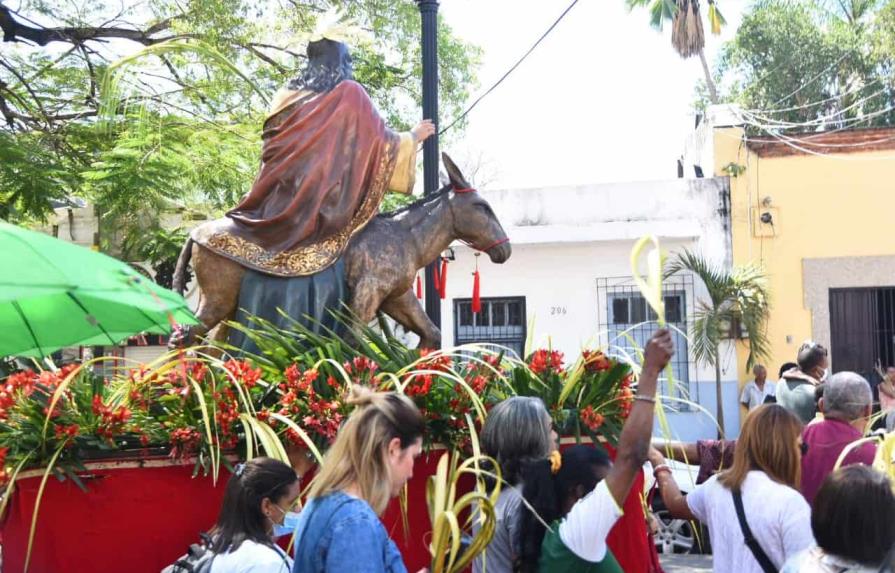 Devotos celebran el Domingo de Ramos