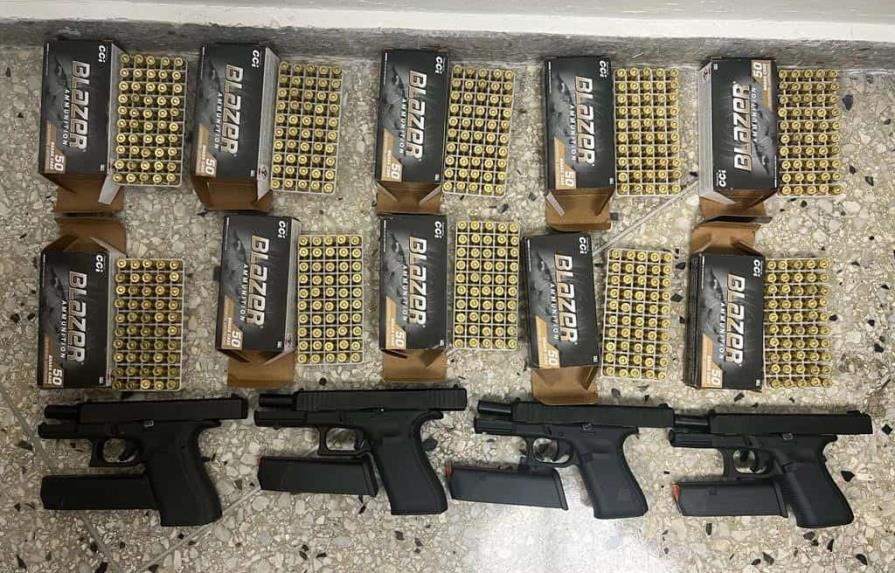 Ocupan pistolas y municiones en caja enviada desde Estados Unidos a Baní