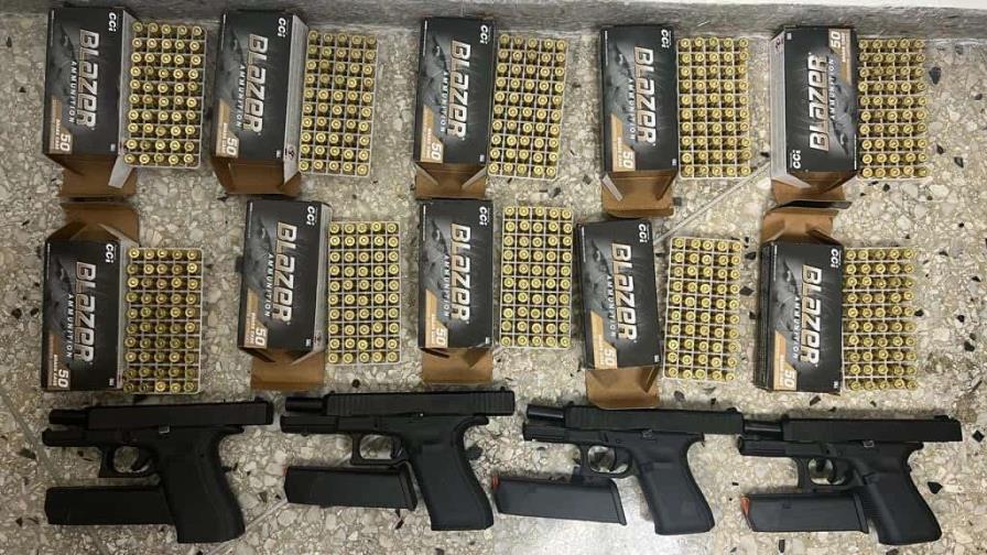 Ocupan pistolas y municiones en caja enviada desde Estados Unidos a Baní