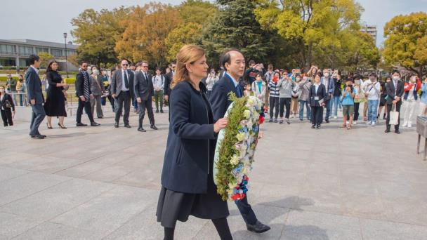 Vicepresidenta rinde tributo a caídos por bomba atómica en Hiroshima
