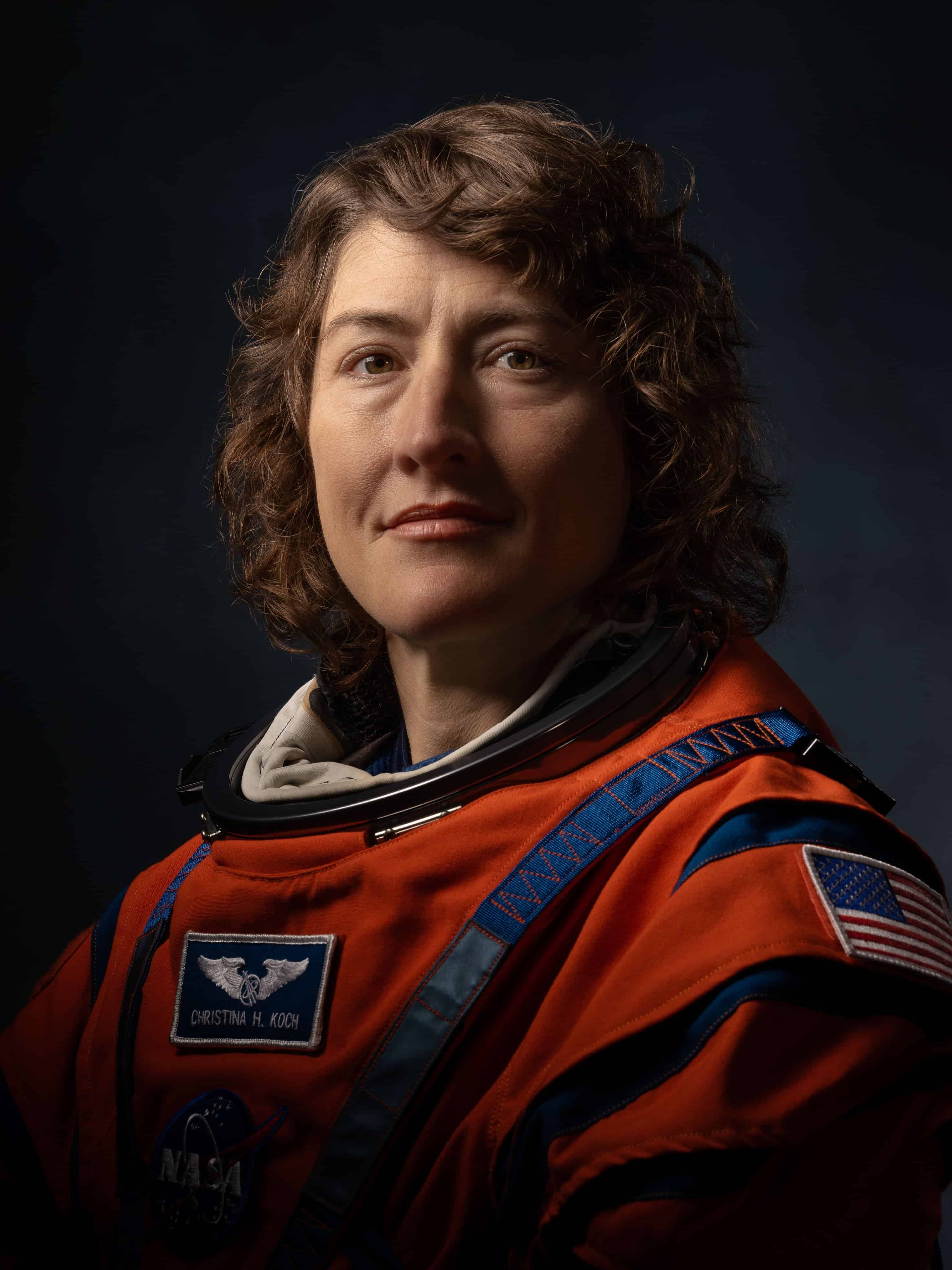 La ingeniera Christina Koch visitó la Estación Espacial en 2019, donde participó en la primera caminata espacial de mujeres. Comenzó su carrera como ingeniera eléctrica en la Nasa.