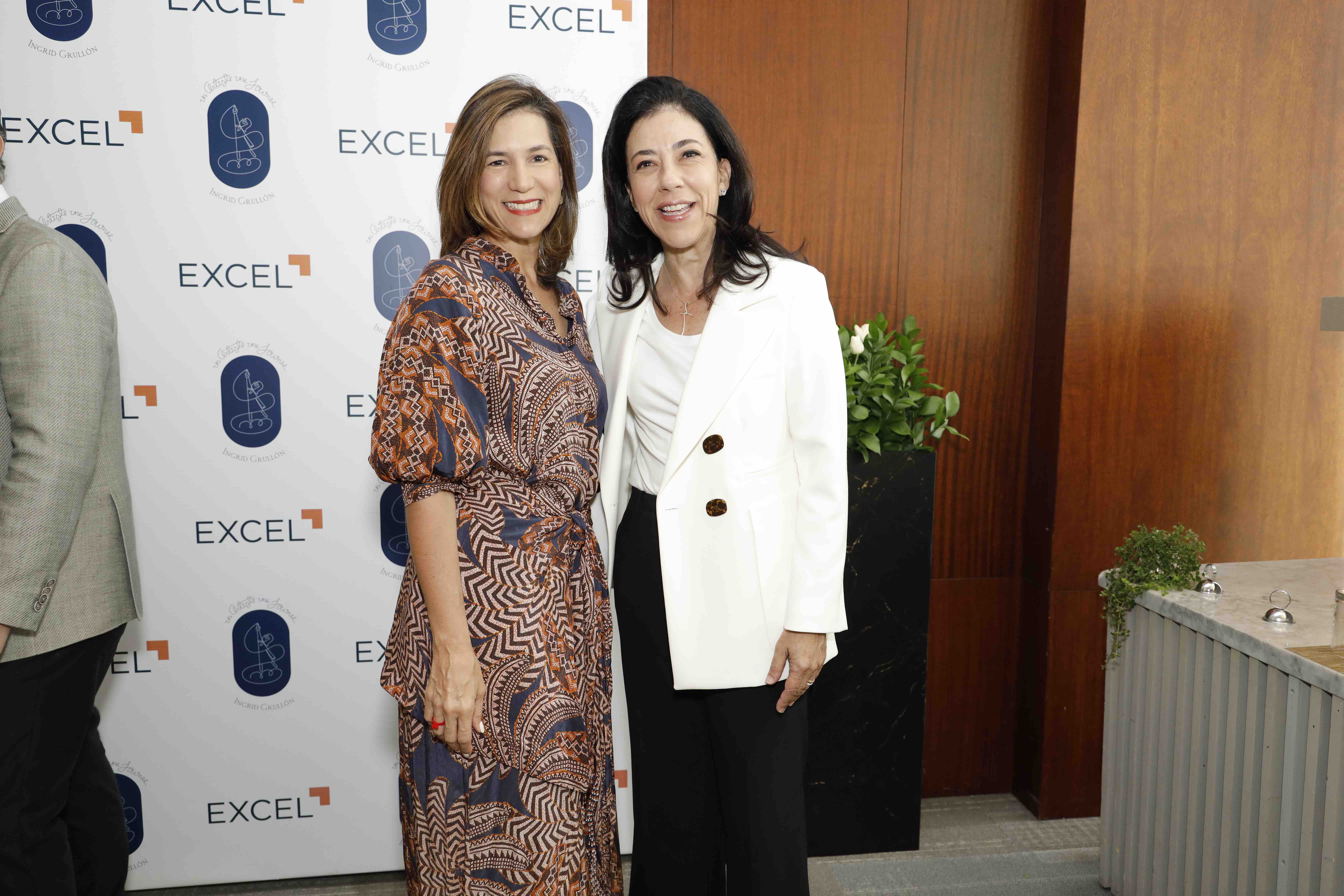 Gina Lovaton y Julia Borjas.