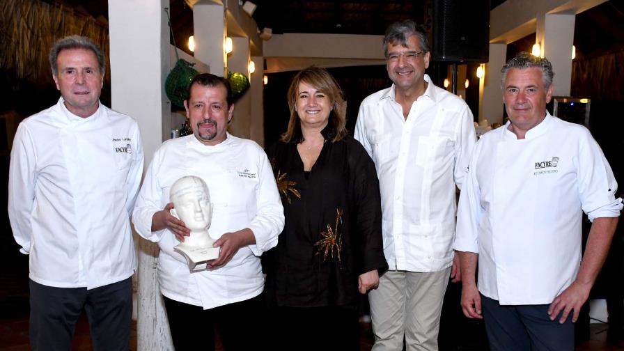 Chef Alberto Martín, reconocido como embajador de la gastronomía española en RD