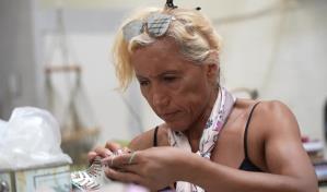 Personas trans luchan contra la marginaci&oacute;n desde una f&aacute;brica de zapatos en Argentina