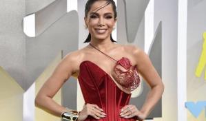 Anitta rompe su contrato con Warner después de once años juntos