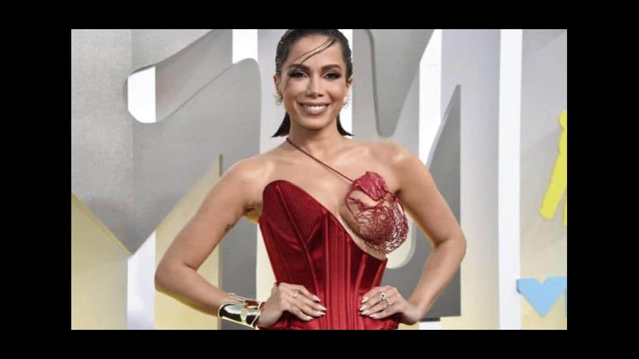 Anitta rompe su contrato con Warner después de once años juntos