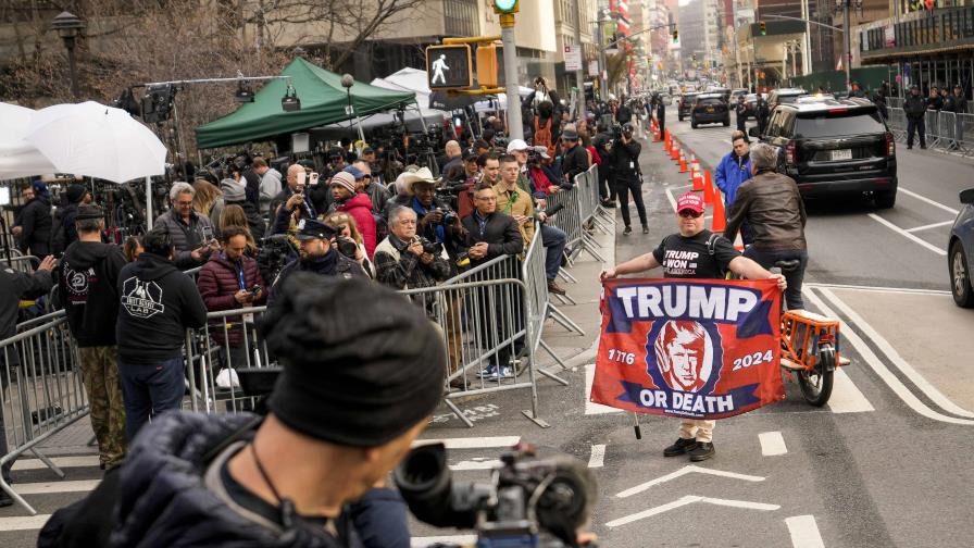 LO ÚLTIMO: Mitin en apoyo a Trump frente a los juzgados LO ÚLTIMO: Mitin en apoyo a Trump frente a los juzgados