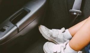 Mujer olvidó a su nieta en un auto, a casi un año de que otro nieto se ahogara bajo su cuidado