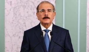 Expresidente Danilo Medina viaja a Miami para visitar médicos