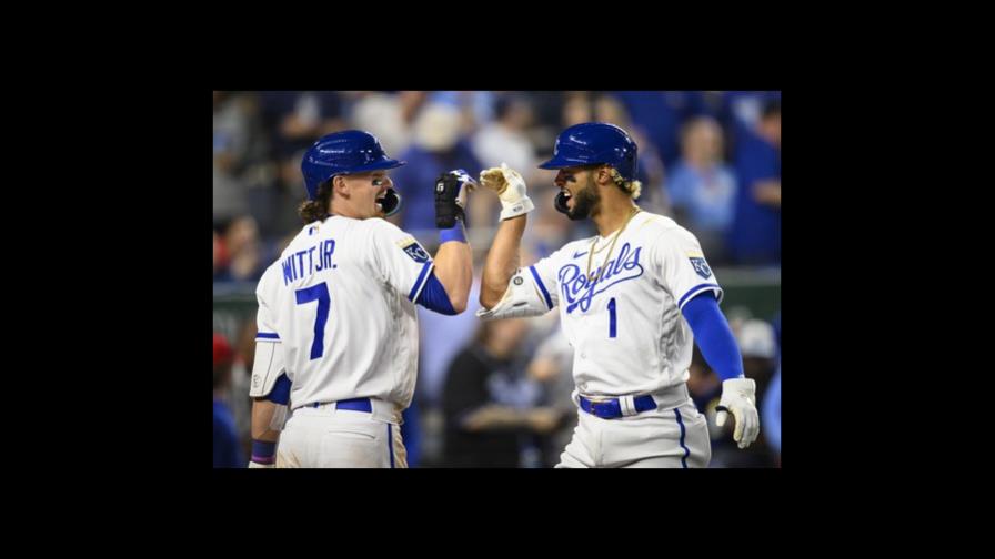 Los Reales ganan por primera vez al vencer 9-5 a Azulejos Los Reales ganan por primera vez al vencer 9-5 a Azulejos