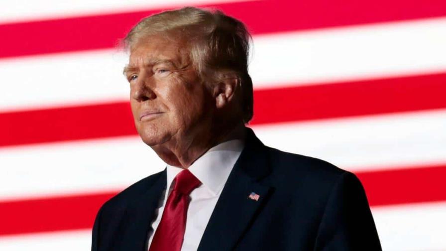 Trump aborda su avión para regresar a Florida tras comparecer ante un juez