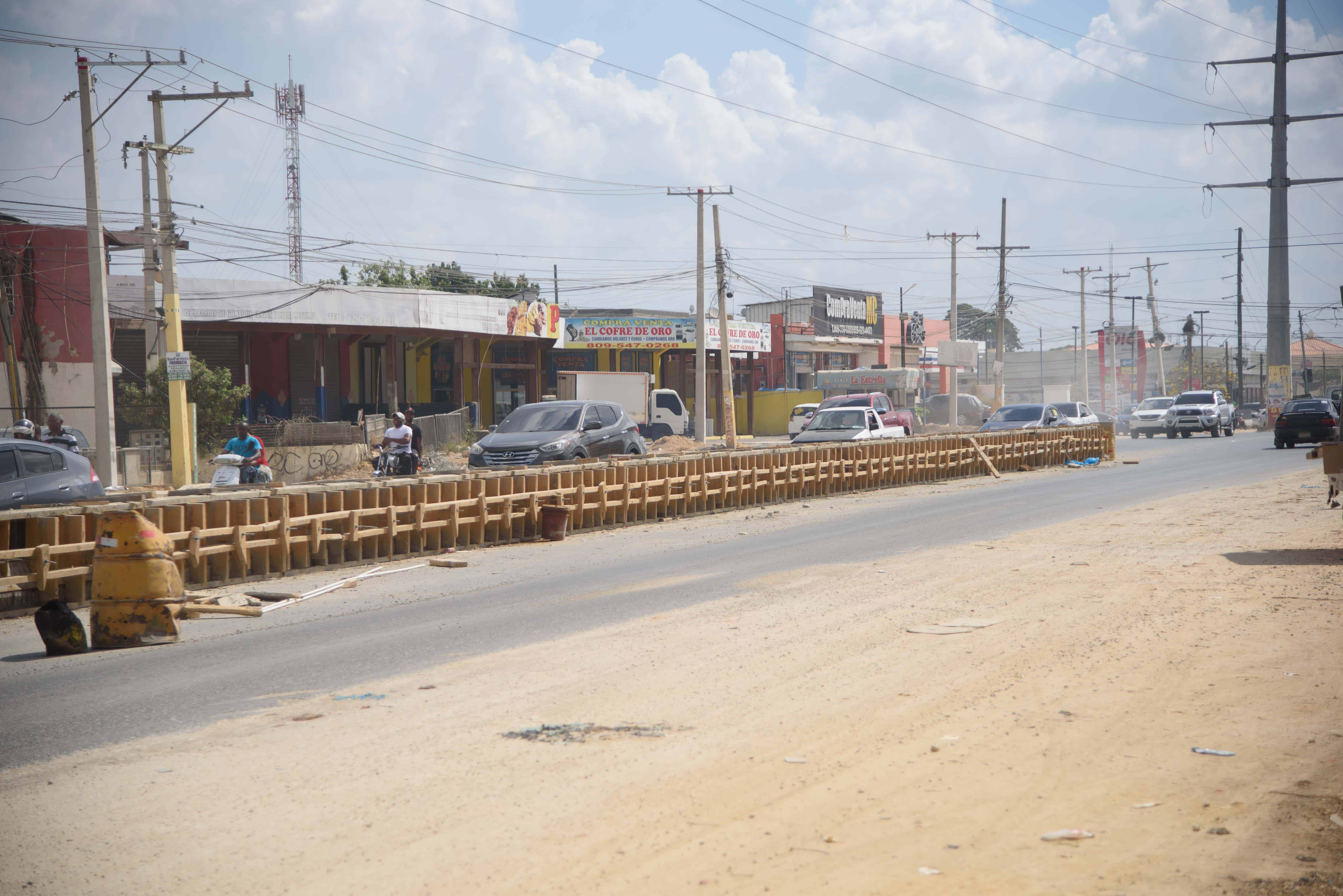 Vcinos dicen no los han tomado en cuenta en construcción de muro