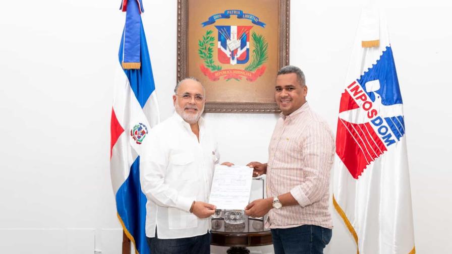 Gobierno paga más de tres millones de dólares que el Inposdom debía a Unión Postal Universal