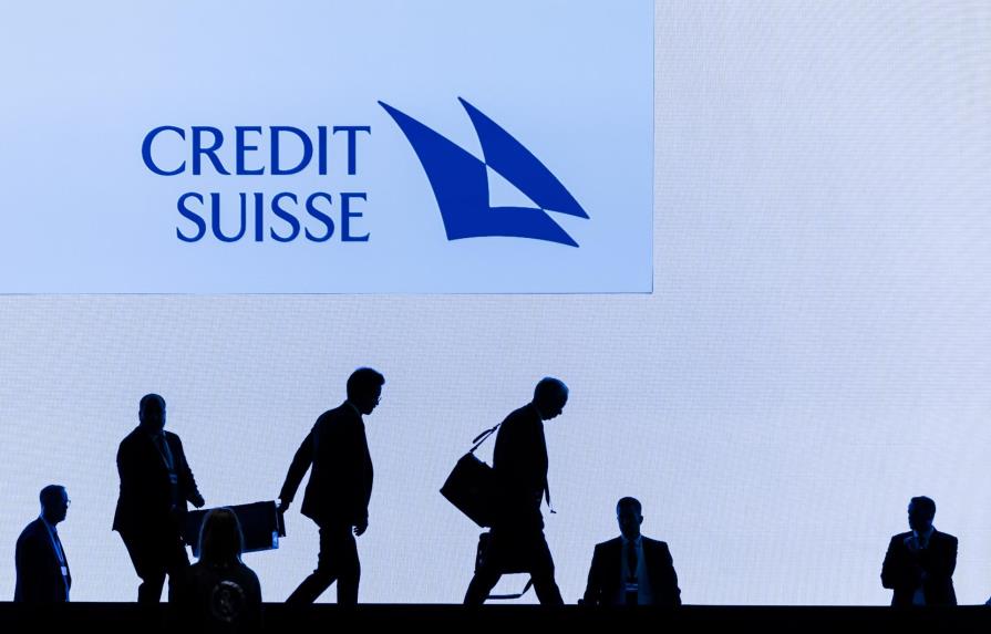 Gobierno suizo ordena cancelar o reducir las primas a cargos de Credit Suisse