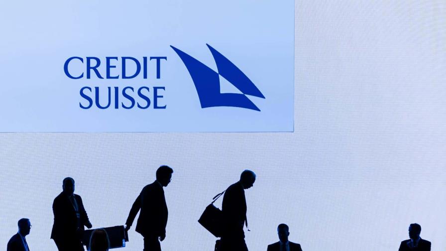 Gobierno suizo ordena cancelar o reducir las primas a cargos de Credit Suisse