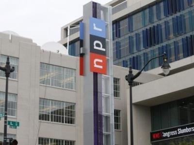 Radio pública de EE. UU. demanda a Trump por recorte de fondos