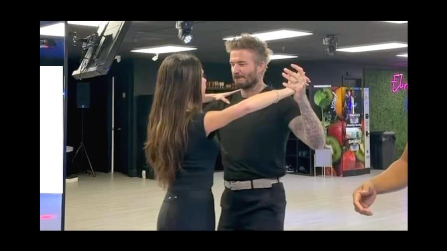 Video | David y Victoria Beckham en lecciones de salsa, ¡y no lo hacen nada mal!