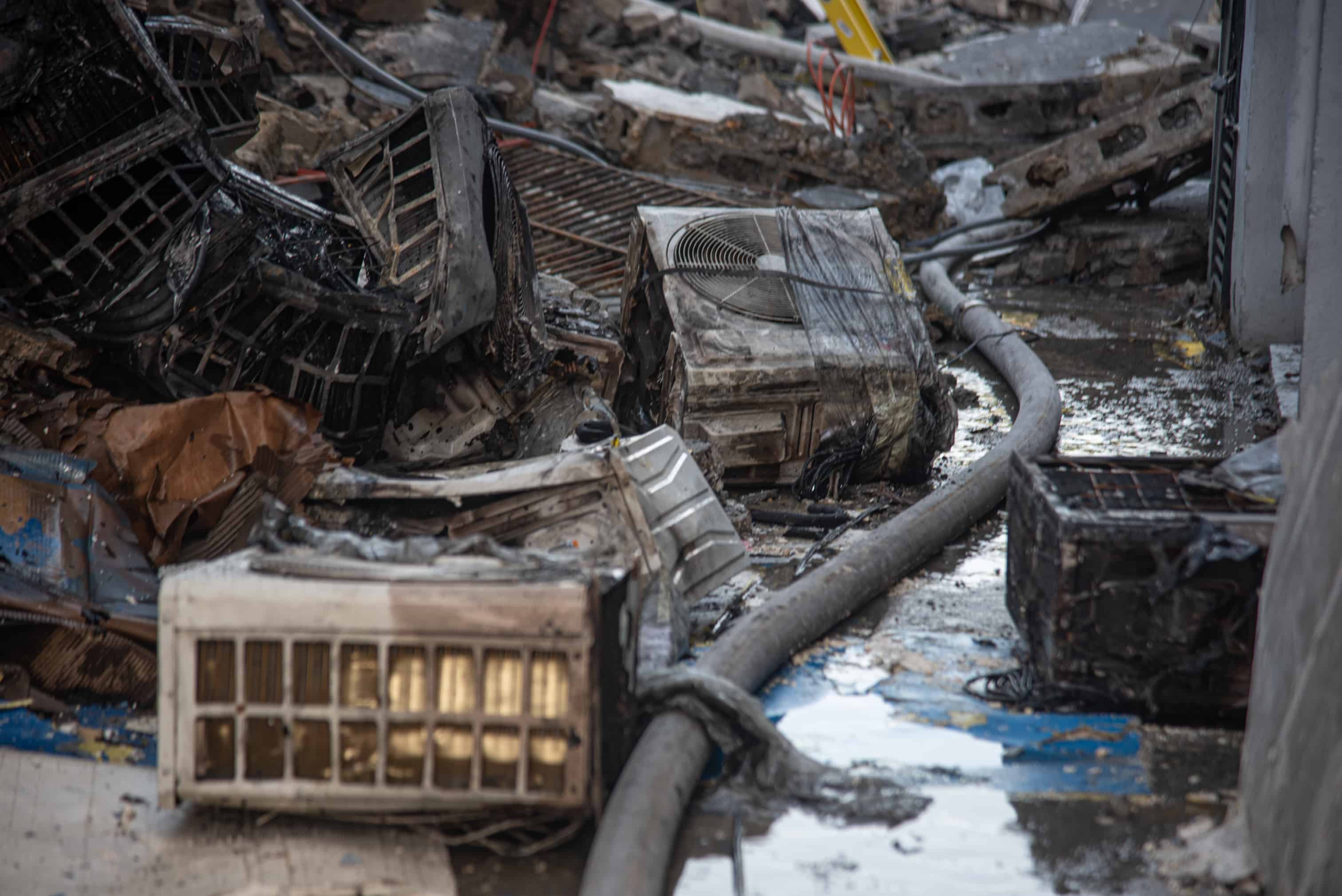 Parte de los equipos quemados