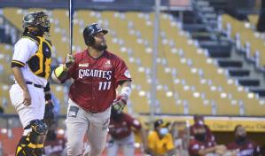 Toros firman al rey de los cuadrangulares, Juan Francisco
