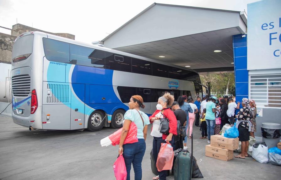 Choferes del Sur, Este y Cibao no subieron precios de pasajes en esta Semana Santa