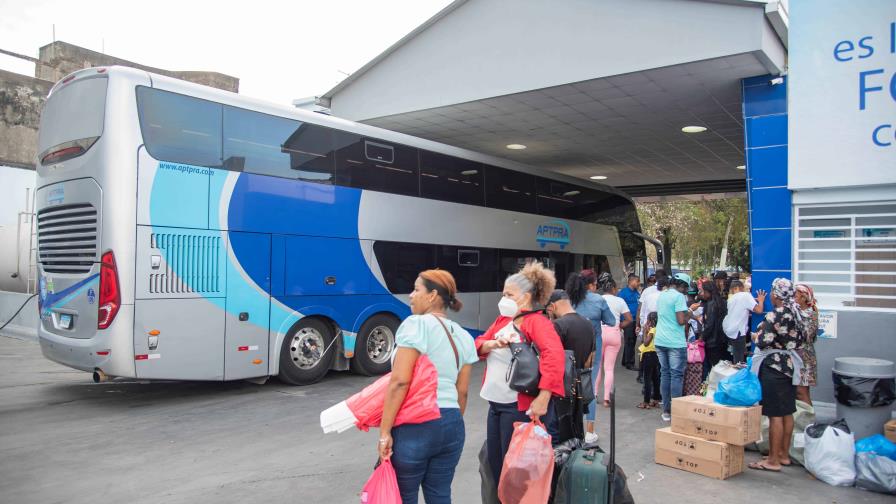 Choferes del Sur, Este y Cibao no subieron precios de pasajes en esta Semana Santa Choferes del Sur, Este y Cibao no subieron precios de pasajes en esta Semana Santa