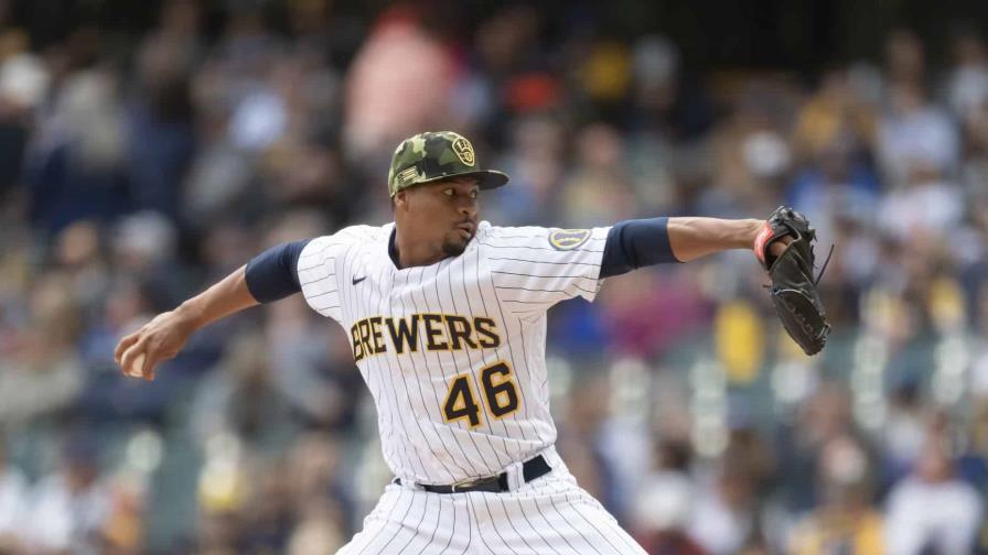 Dominicanos Mercedes y Perdomo lanzan bien en el triunfo de Chiba en el béisbol japonés