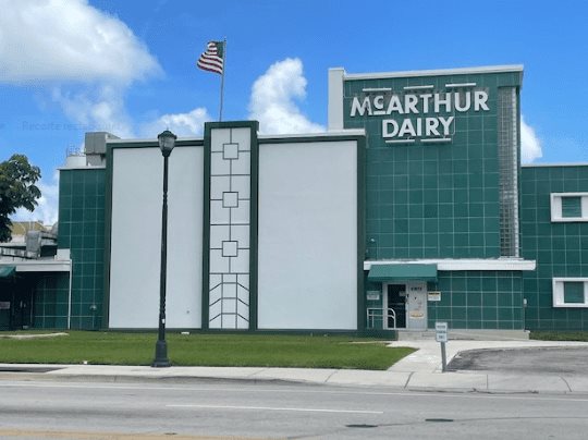 Seis hispanos detenidos por robar más de un millón de dólares en leche en Miami
