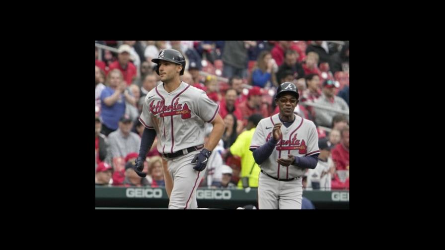 Olson dispara jonrón, Bravos barren en San Luis