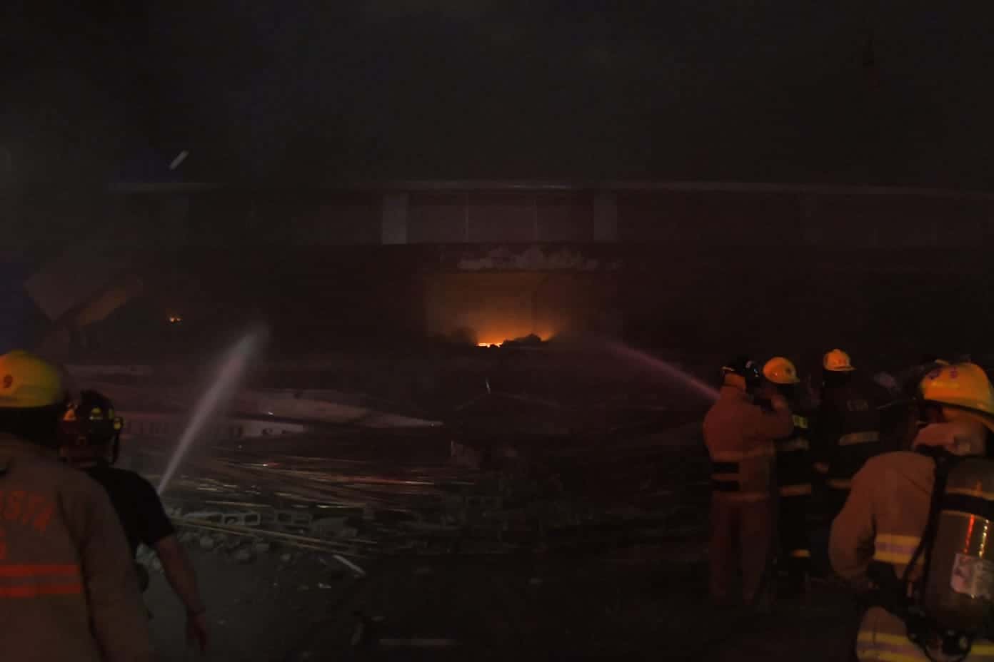 El fuego está controlado en un 40 %, según el jefe del Cuerpo de Bomberos del Distrito Naciona, José Luis Frómeta Herasme.