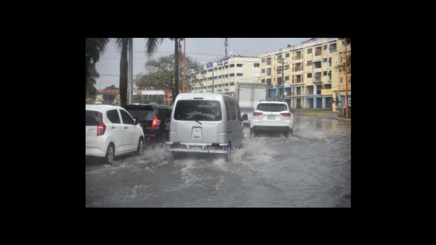 Tras varios meses de sequía, la lluvia sorprende a residentes en el Gran Santo Domingo