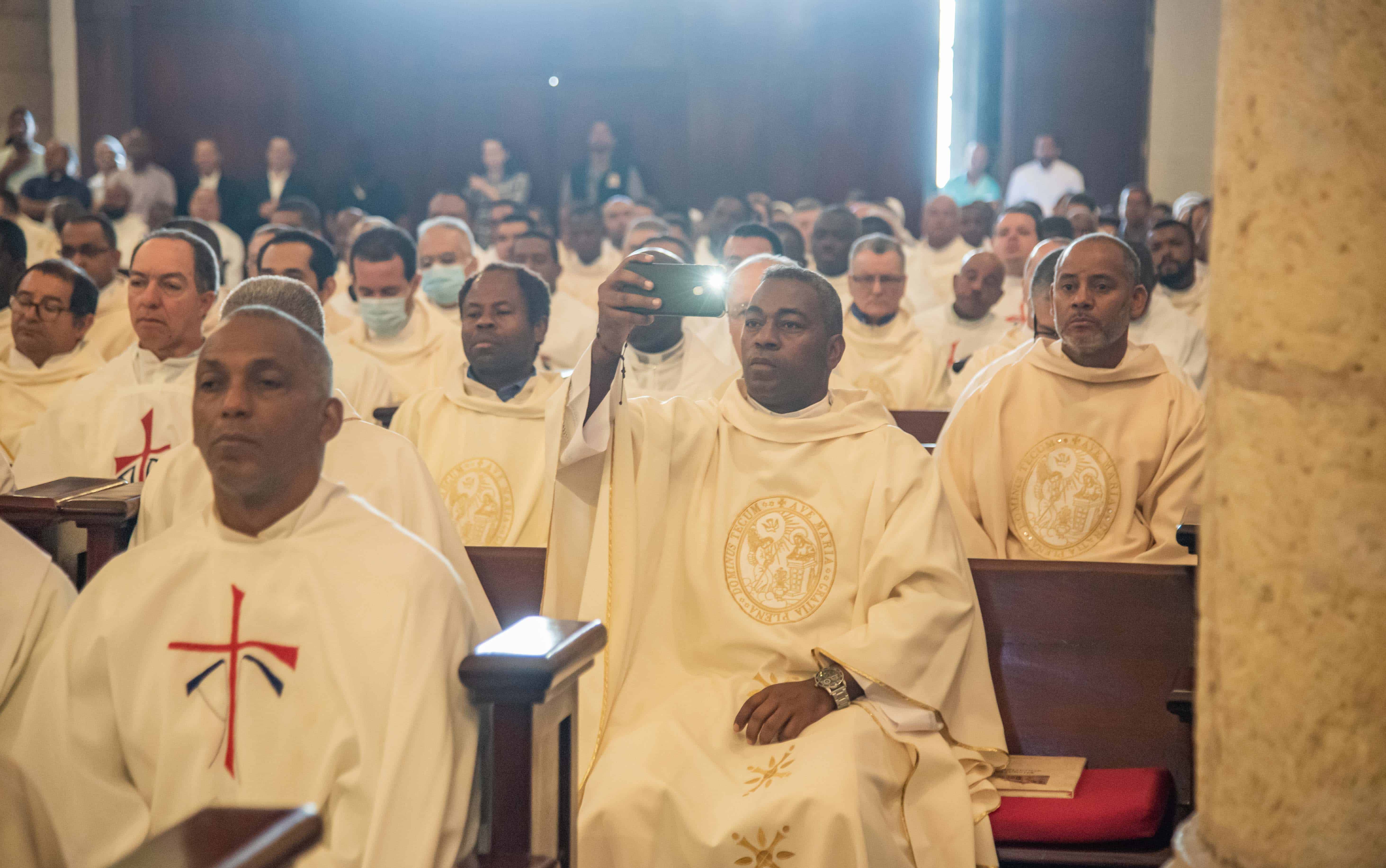 Participaron en la Misa Crismal sacerdotes de todas las diócesis 