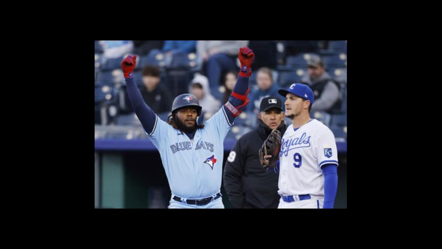 Guerrero Jr. logra 1er jonrón; Azulejos vencen a Reales