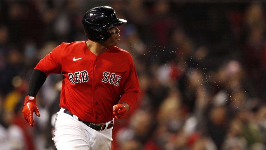 Devers conecta cuadrangular en victoria de Boston