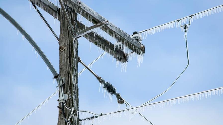 Tormenta de hielo deja sin luz a casi 600,000 hogares y decenas de vuelos cancelados en Canadá Tormenta de hielo deja sin luz a casi 600,000 hogares y decenas de vuelos cancelados en Canadá