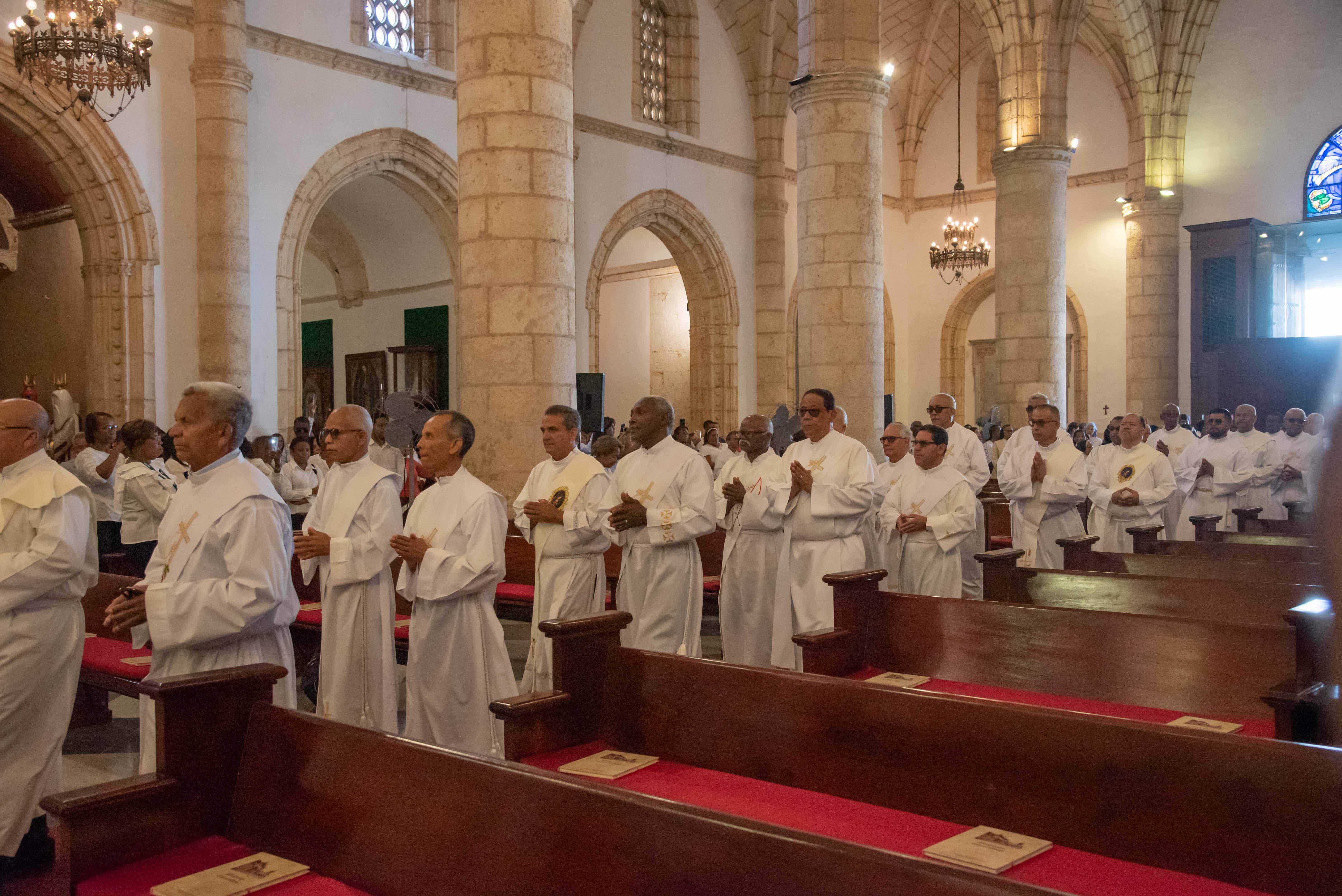 La Catedral estuvo llena de sacerdotes, diconos y laicos 