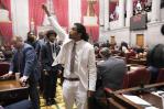 Expulsan a dos legisladores demócratas en Tennessee por protestar contra armas Expulsan a dos legisladores demócratas en Tennessee por protestar contra armas