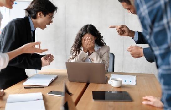 ¿Cómo lidiar con el acoso en el lugar de trabajo?