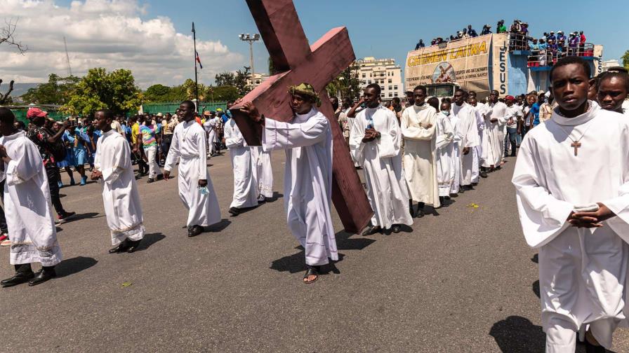 Los haitianos celebran el Vía Crucis, a pesar del clima de inseguridad