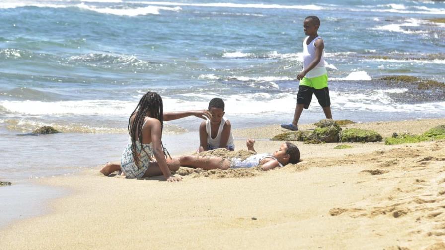 Bañistas disfrutan el viernes santo con tranquilidad en Palenque, Najayo y Nizao Bañistas disfrutan el viernes santo con tranquilidad en Palenque, Najayo y Nizao