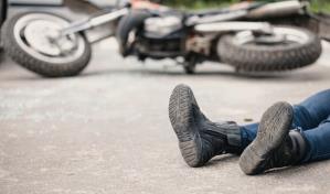 Dos jóvenes fallecen al chocar motocicleta mientras calibraban